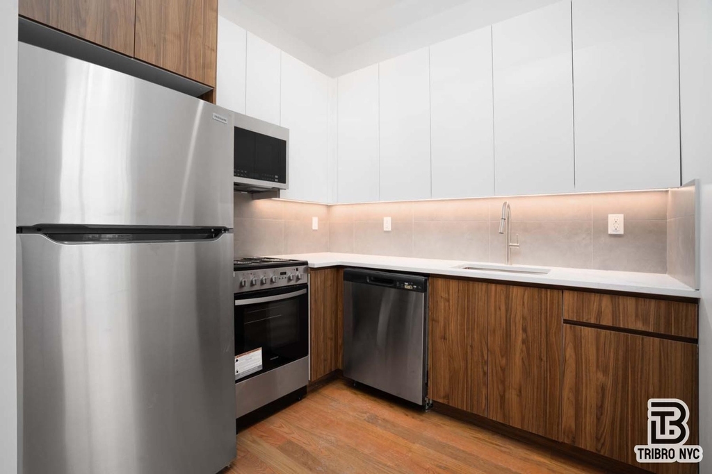 1493 Dekalb Avenue - Photo 3