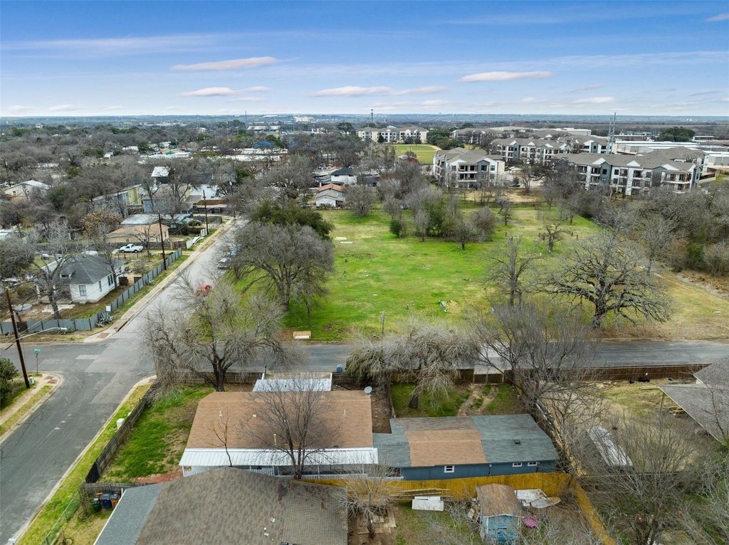 901 Valdez St - Photo 11