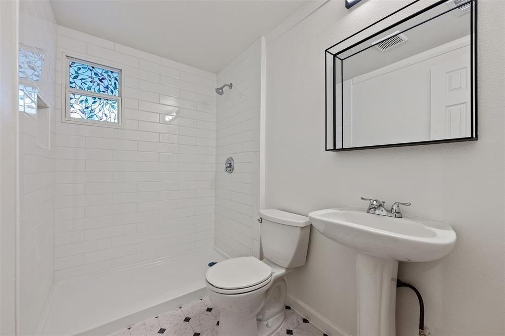 901 Valdez St - Photo 7