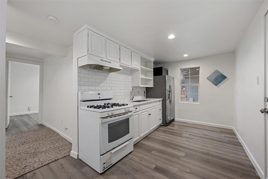 901 Valdez St - Photo 3