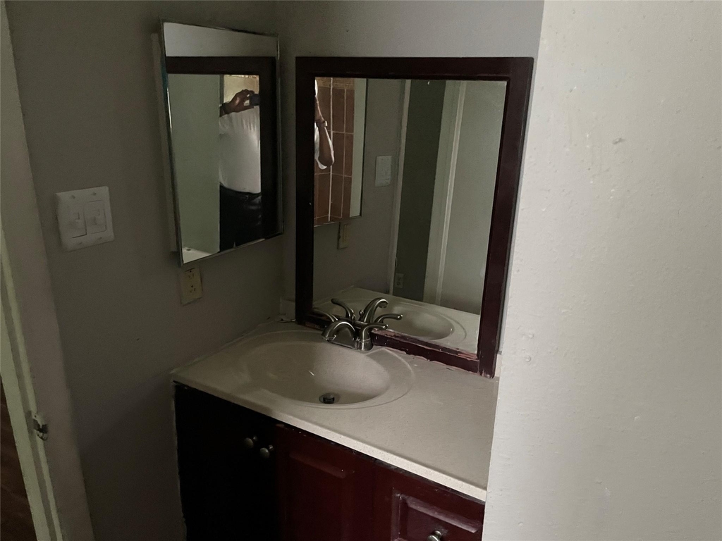 1026 W Brompton Drive W - Photo 3