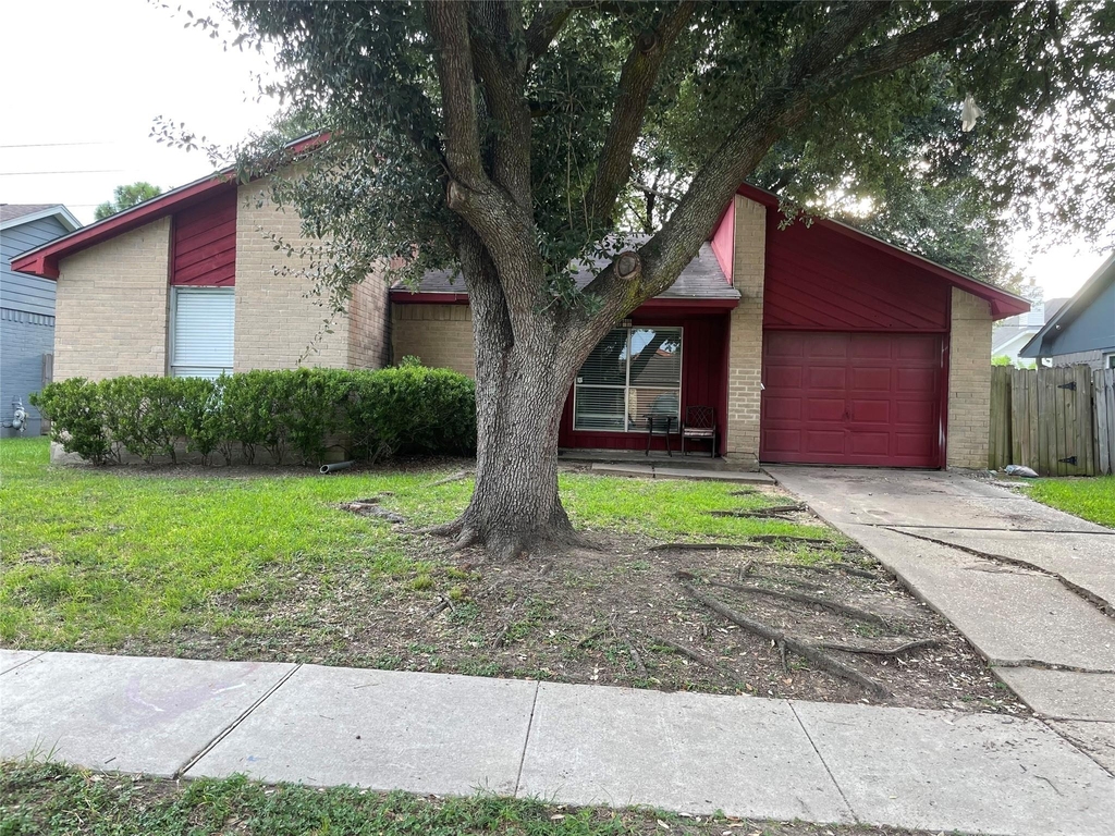 1026 W Brompton Drive W - Photo 0