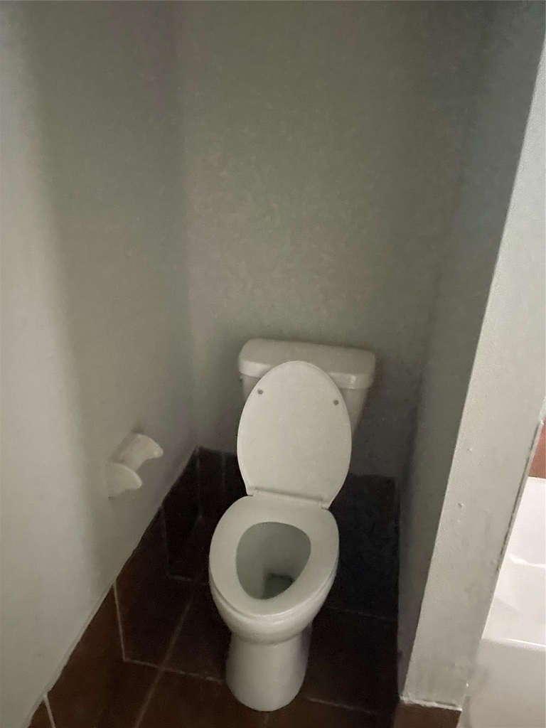 1026 W Brompton Drive W - Photo 4