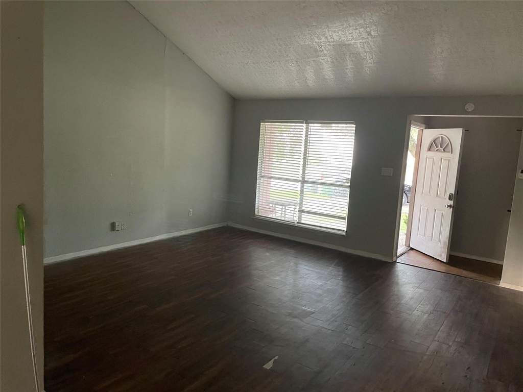 1026 W Brompton Drive W - Photo 9