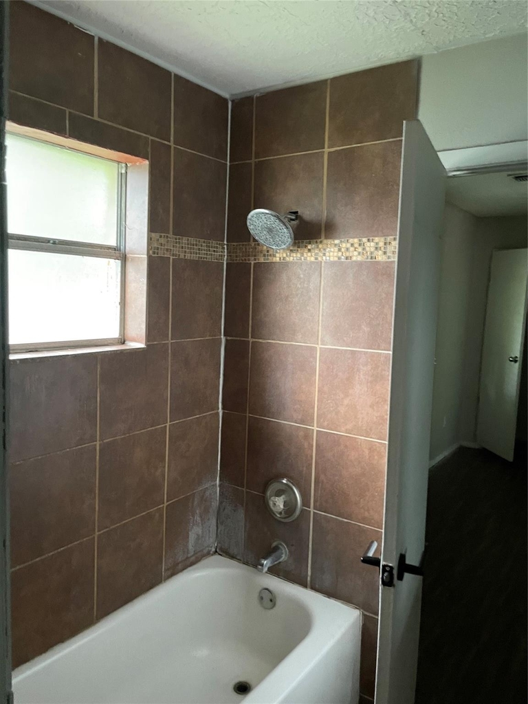 1026 W Brompton Drive W - Photo 5