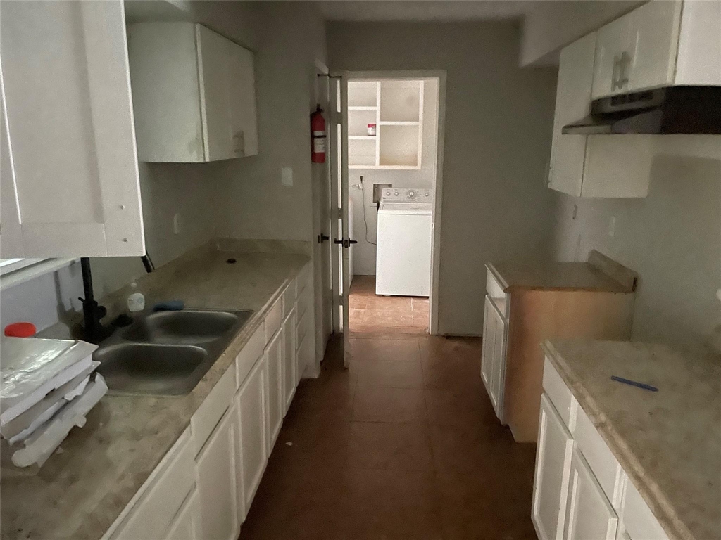 1026 W Brompton Drive W - Photo 11