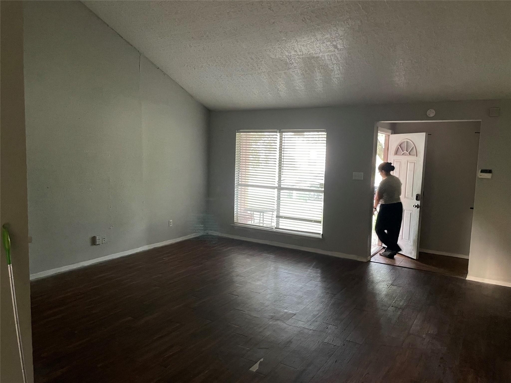 1026 W Brompton Drive W - Photo 10