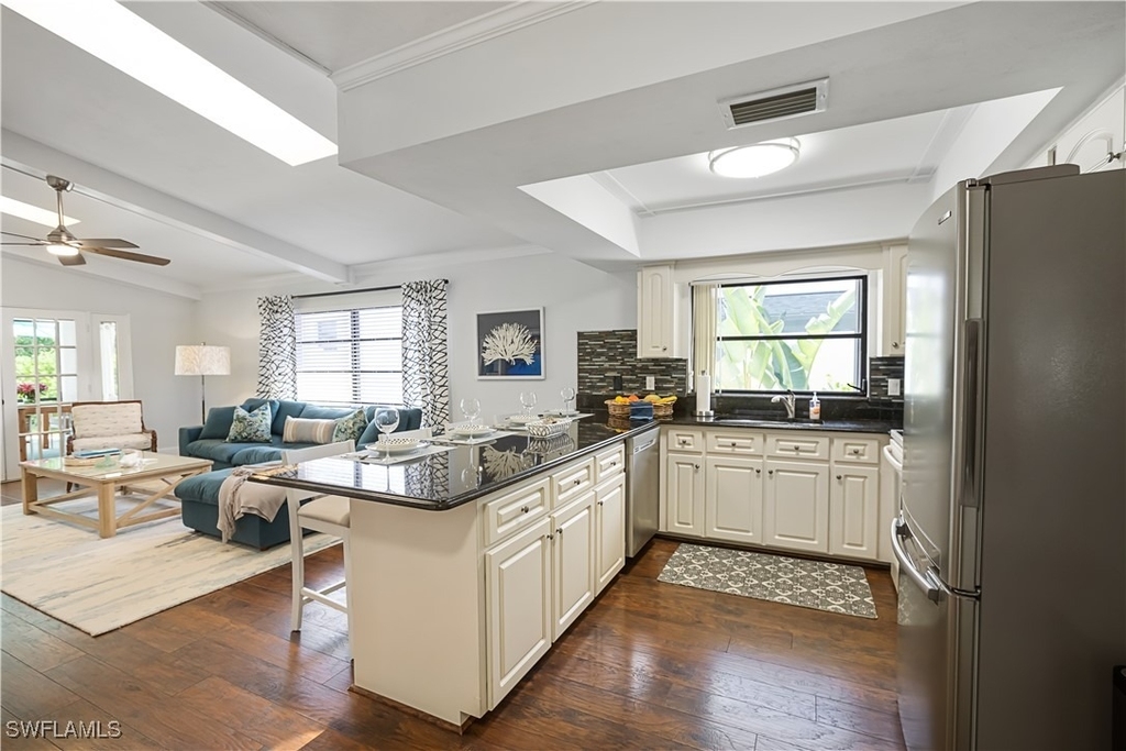 682 95th Avenue N - Photo 5
