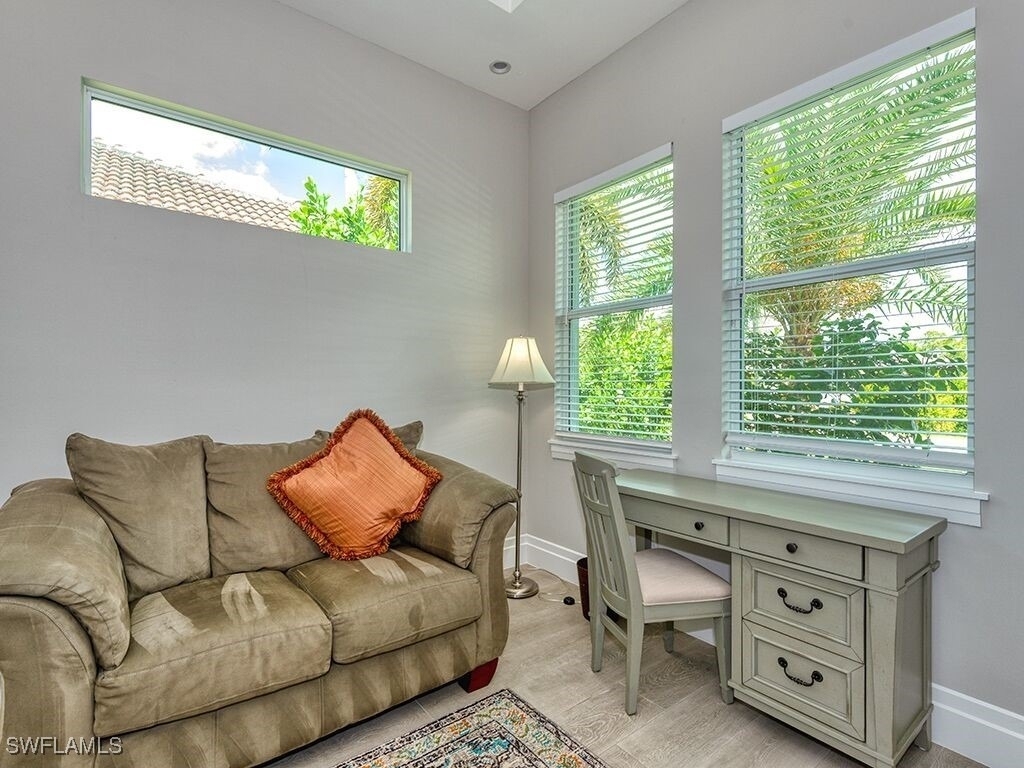 712 108th Avenue N - Photo 3