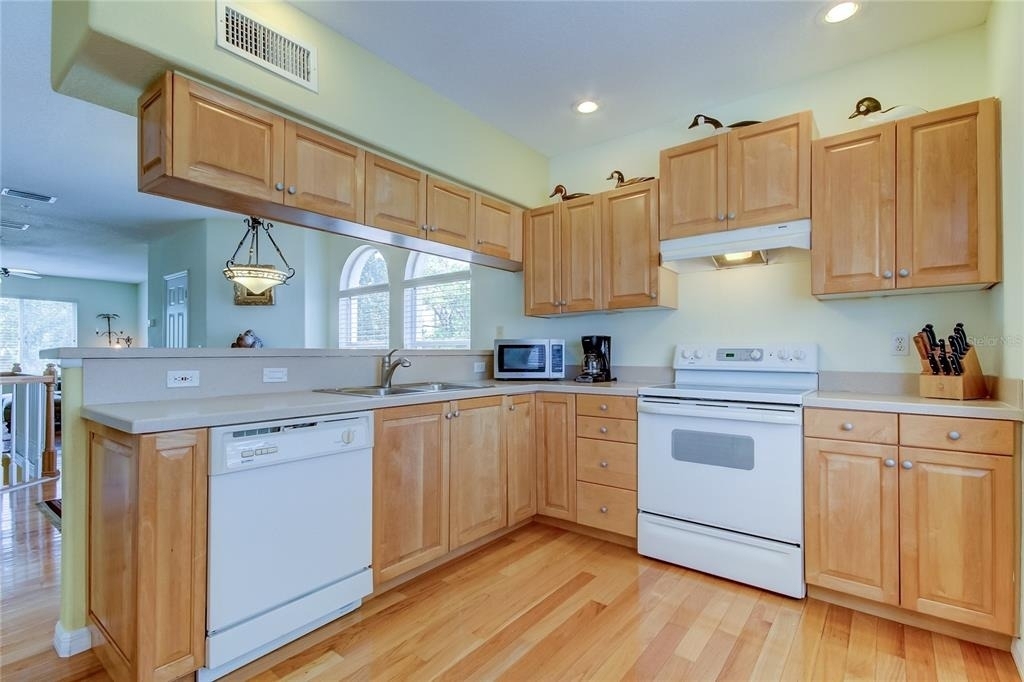 1575 Pinellas Bayway Way S - Photo 35