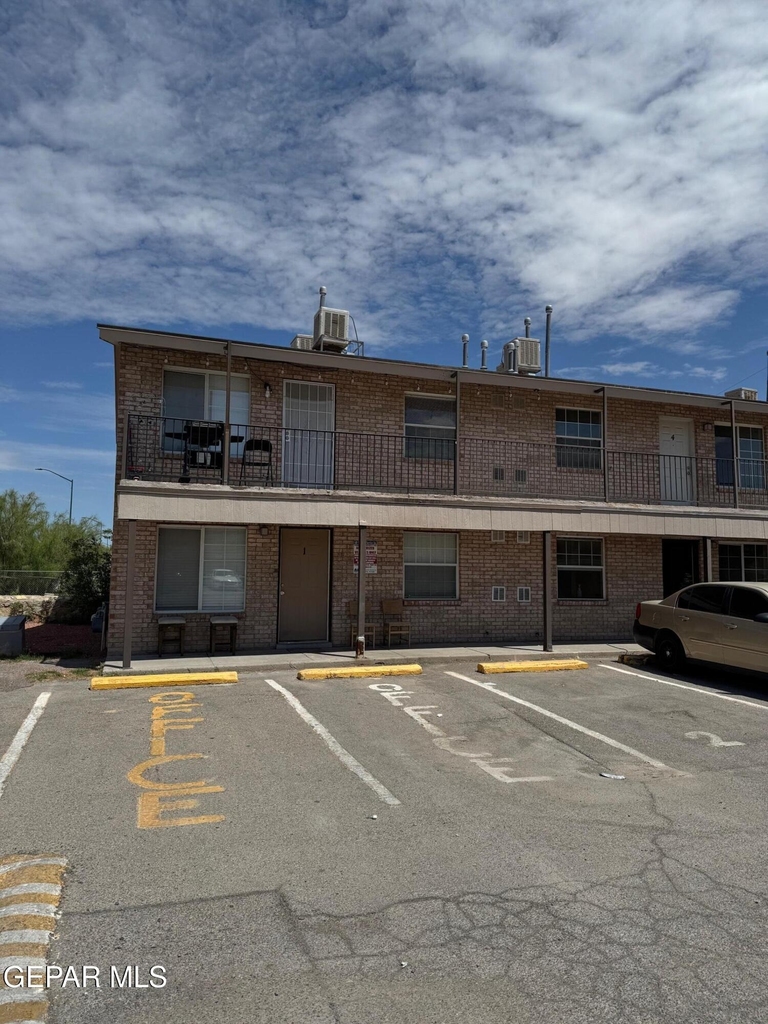 8507 Alameda Avenue - Photo 0