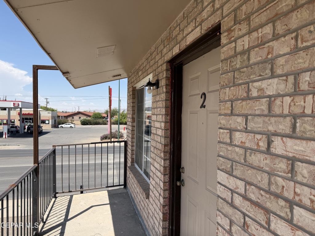 8507 Alameda Avenue - Photo 10