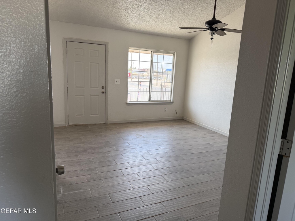 8507 Alameda Avenue - Photo 17
