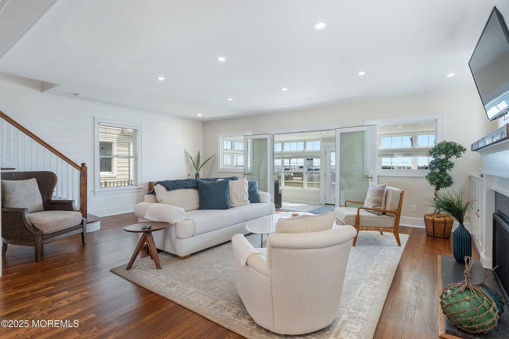 305 Ocean Avenue - Photo 8