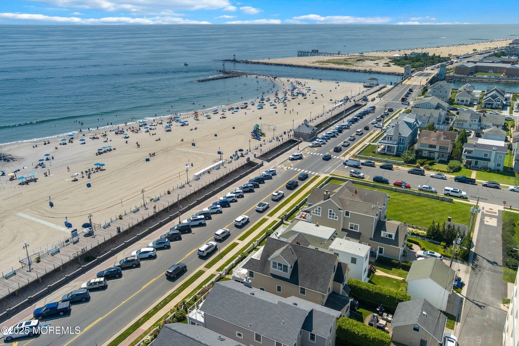 305 Ocean Avenue - Photo 3