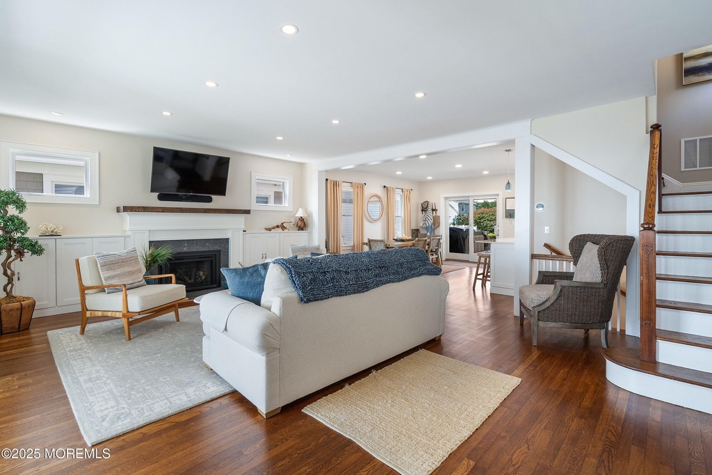 305 Ocean Avenue - Photo 11
