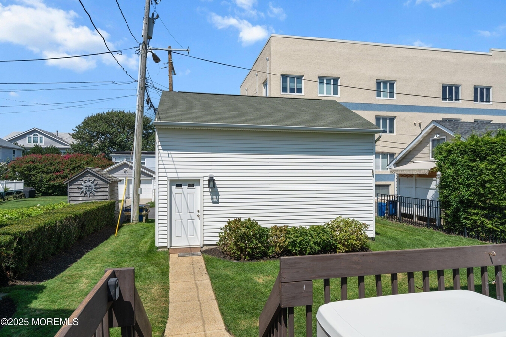 305 Ocean Avenue - Photo 33