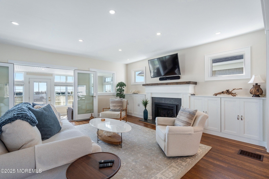 305 Ocean Avenue - Photo 9