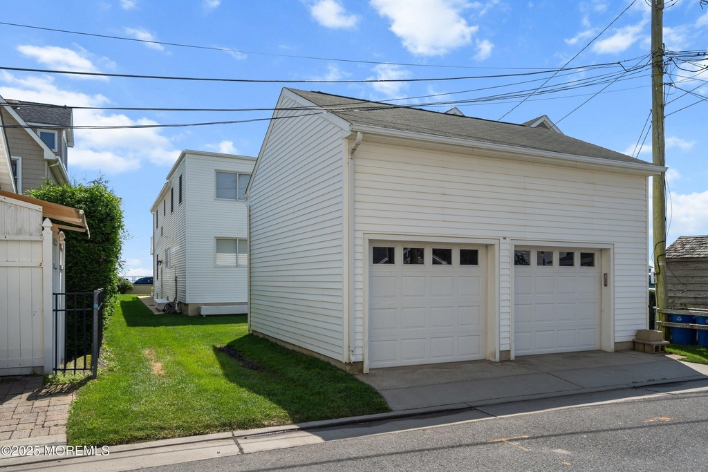 305 Ocean Avenue - Photo 35