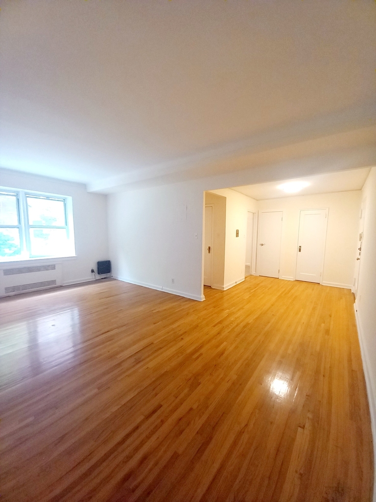 915 East 17th Street - Photo 2
