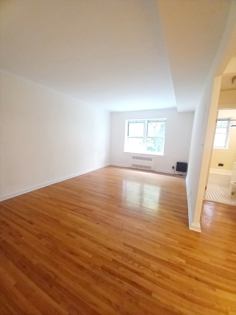 915 East 17th Street - Photo 1