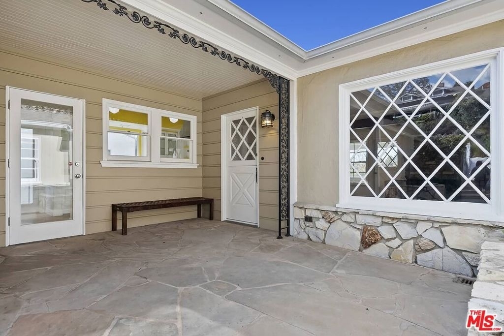 2661 Lake View Terrace - Photo 4