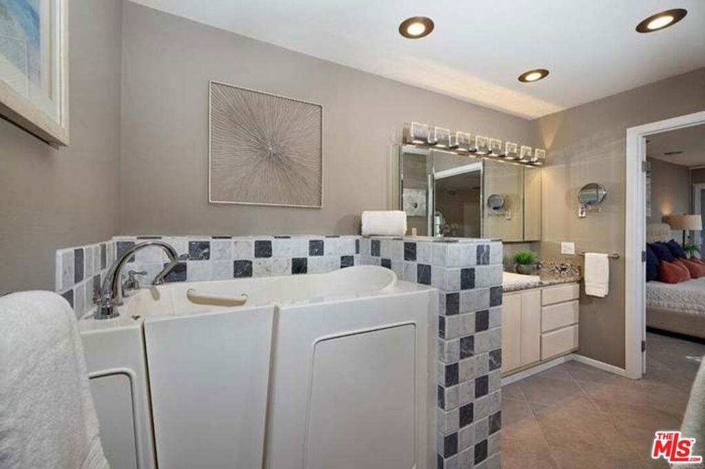 2552 Navarra Drive - Photo 18