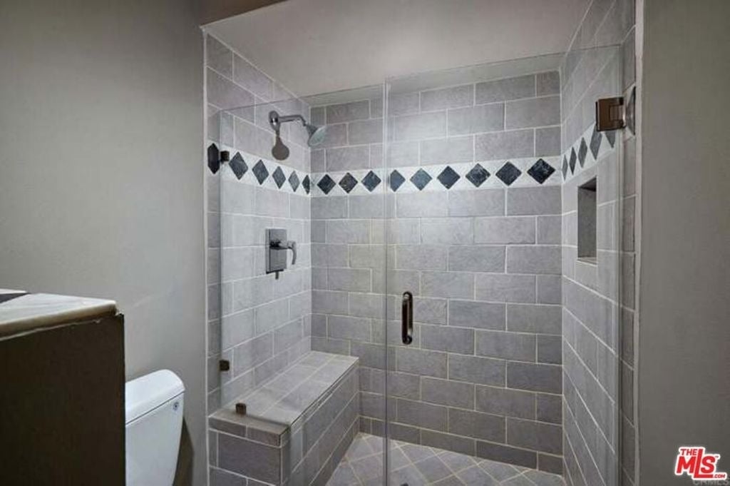 2552 Navarra Drive - Photo 6