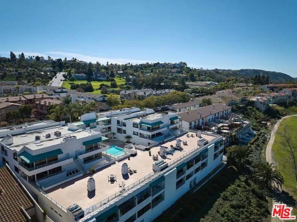 2552 Navarra Drive - Photo 3