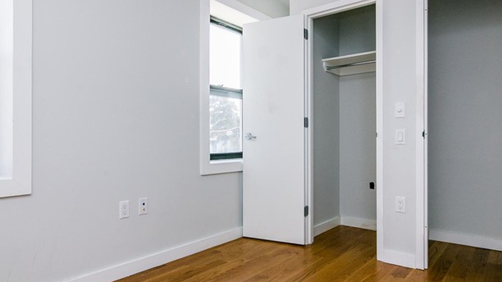 100 Dupont Street - Photo 10