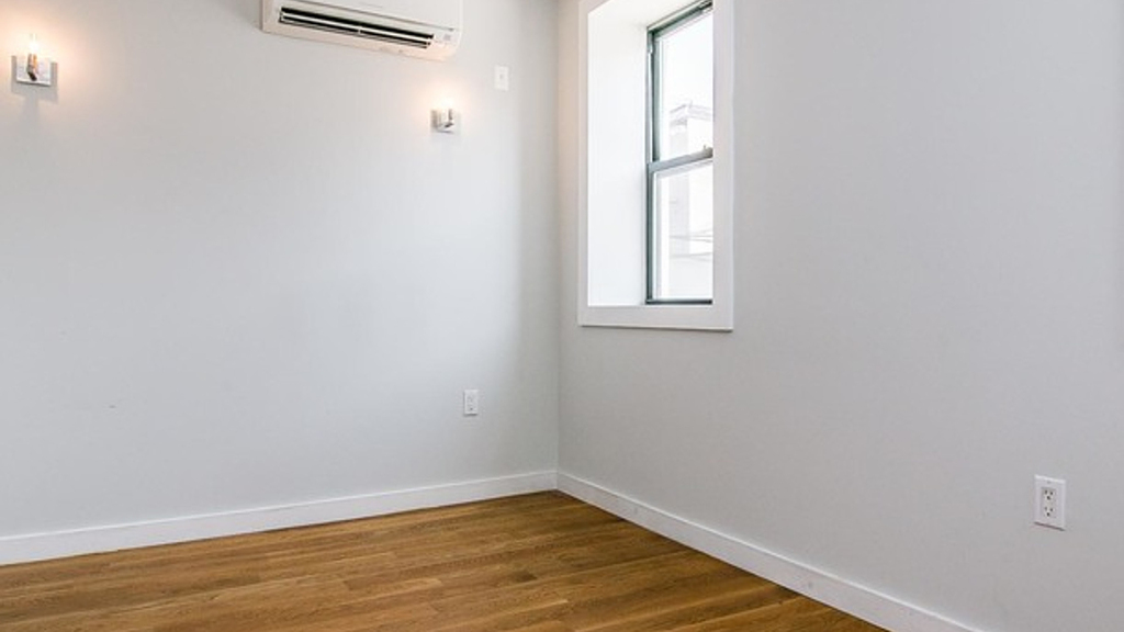 100 Dupont Street - Photo 7