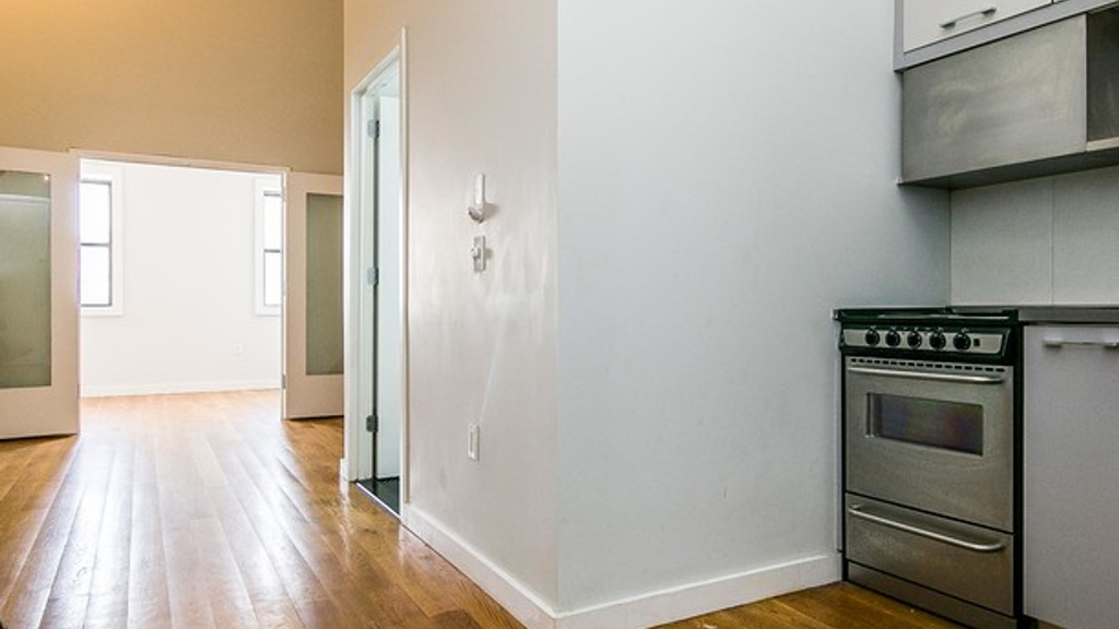 100 Dupont Street - Photo 1