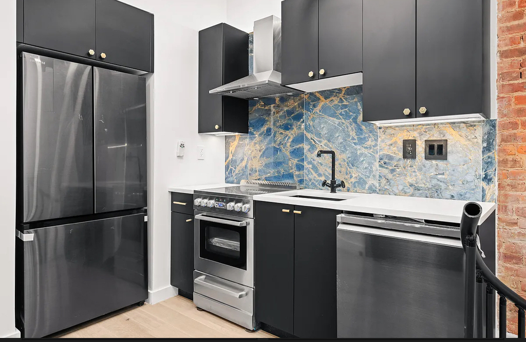 727 Knickerbocker Avenue - Photo 1
