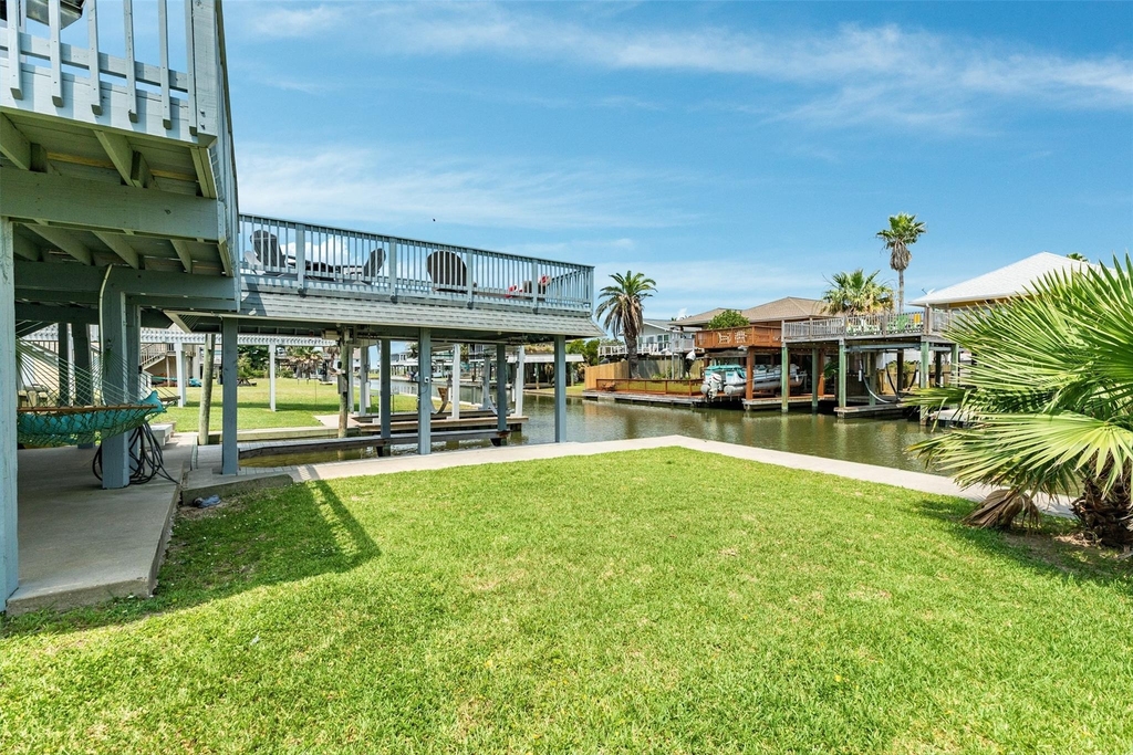 16614 Bermuda Way - Photo 1