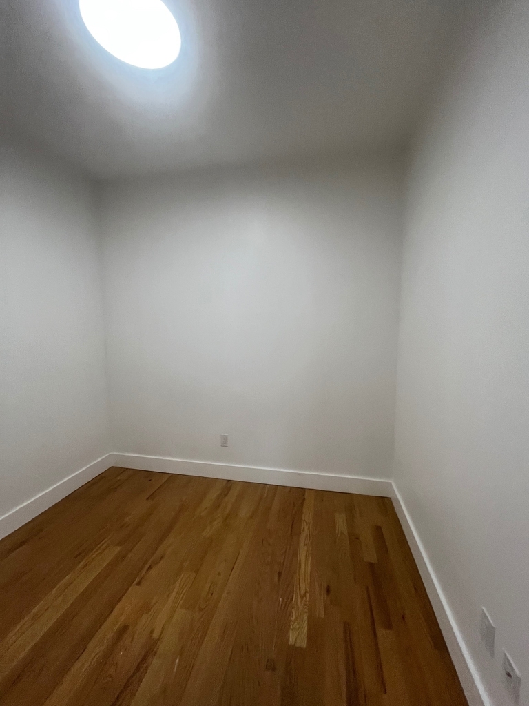 1027 Putnam Avenue - Photo 4