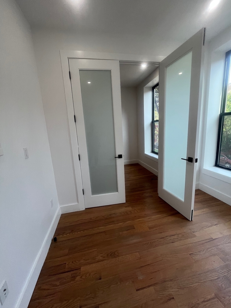 1027 Putnam Avenue - Photo 3