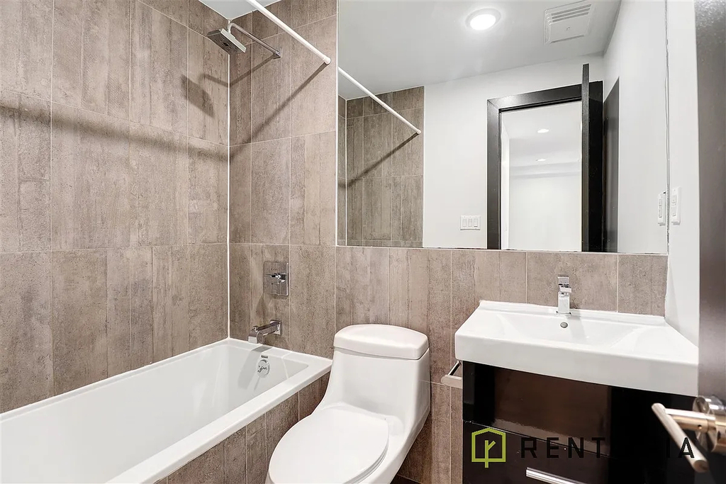 202 Scholes Street - Photo 8