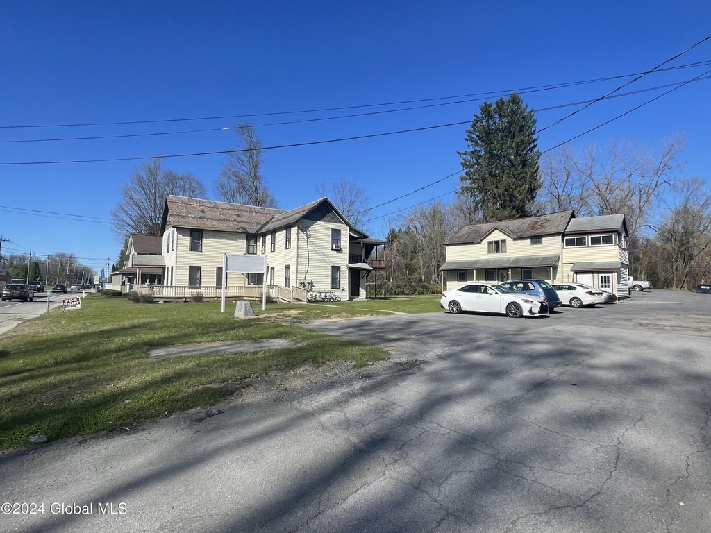 524 Maple Avenue - Photo 0