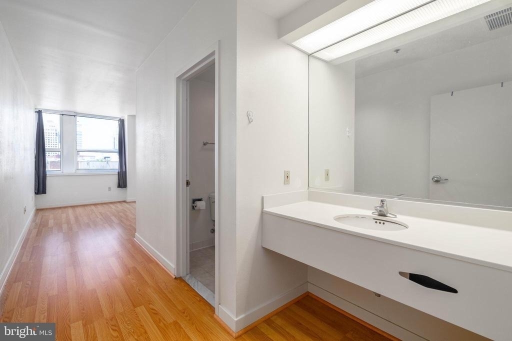 1100 Vine Street - Photo 7