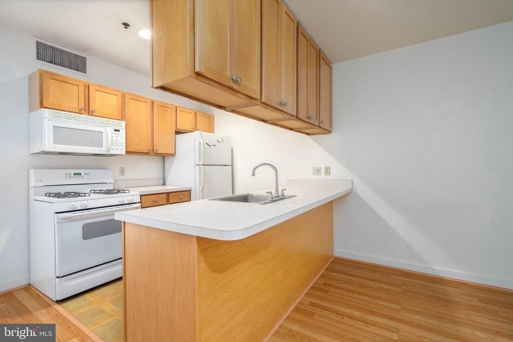 1100 Vine Street - Photo 3