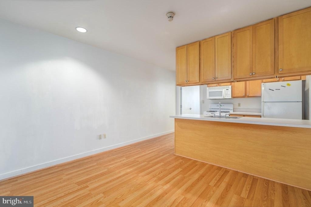 1100 Vine Street - Photo 2