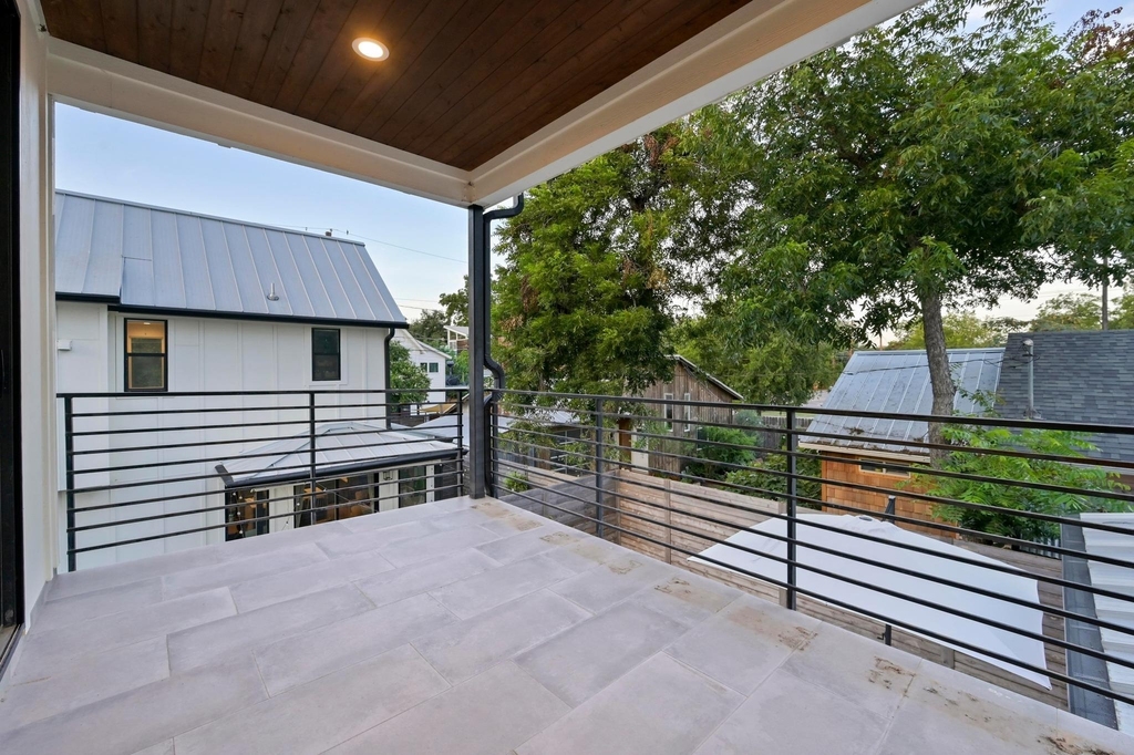 2104 E 2nd St - Photo 23