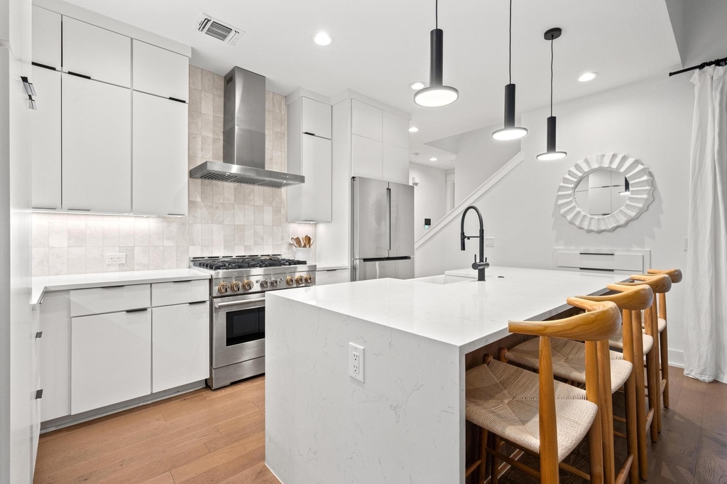 2104 E 2nd St - Photo 10