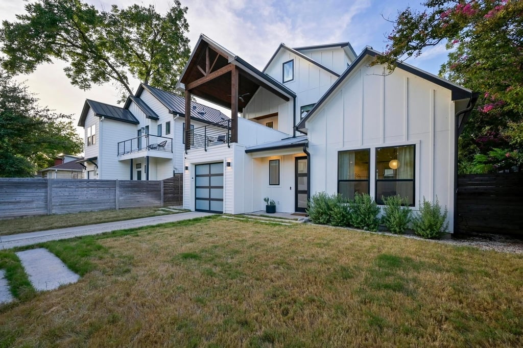 2104 E 2nd St - Photo 35