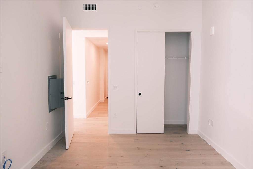 610 Davis St - Photo 2