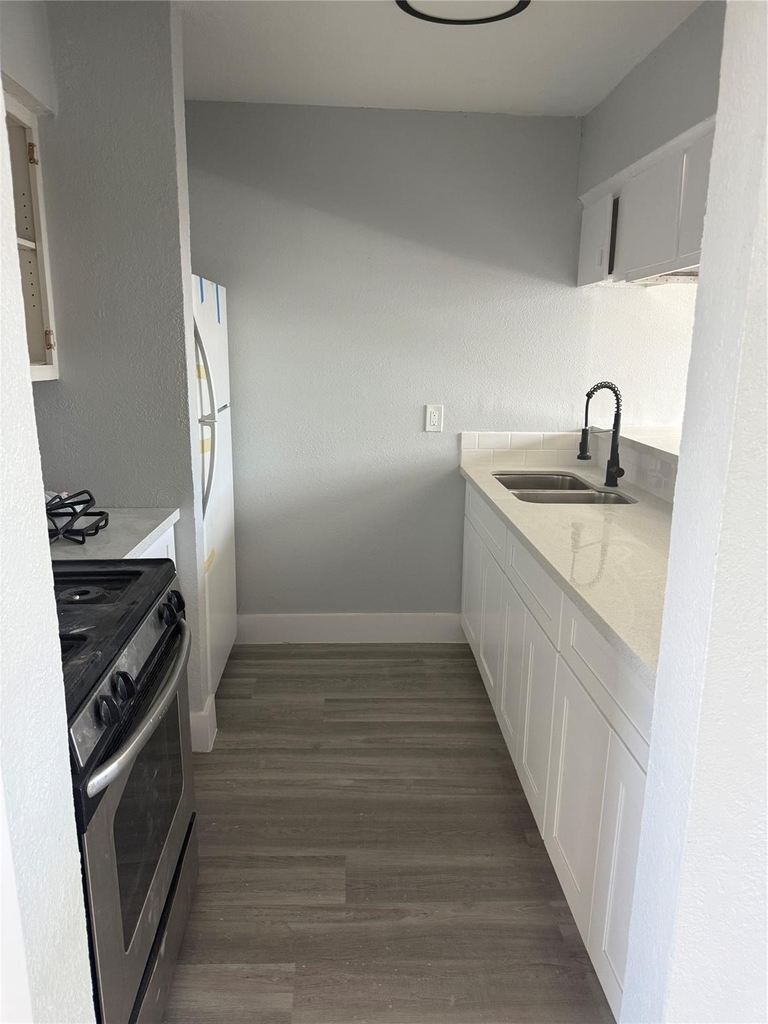 1125 Ann Street - Photo 3