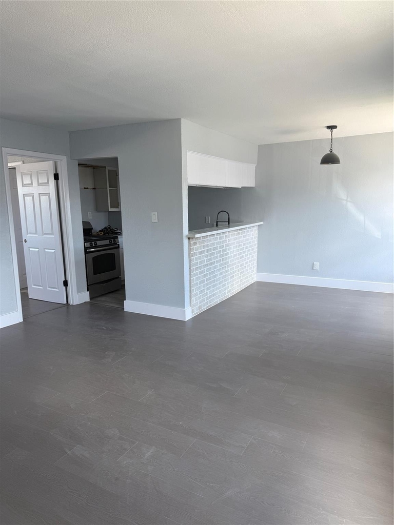 1125 Ann Street - Photo 2