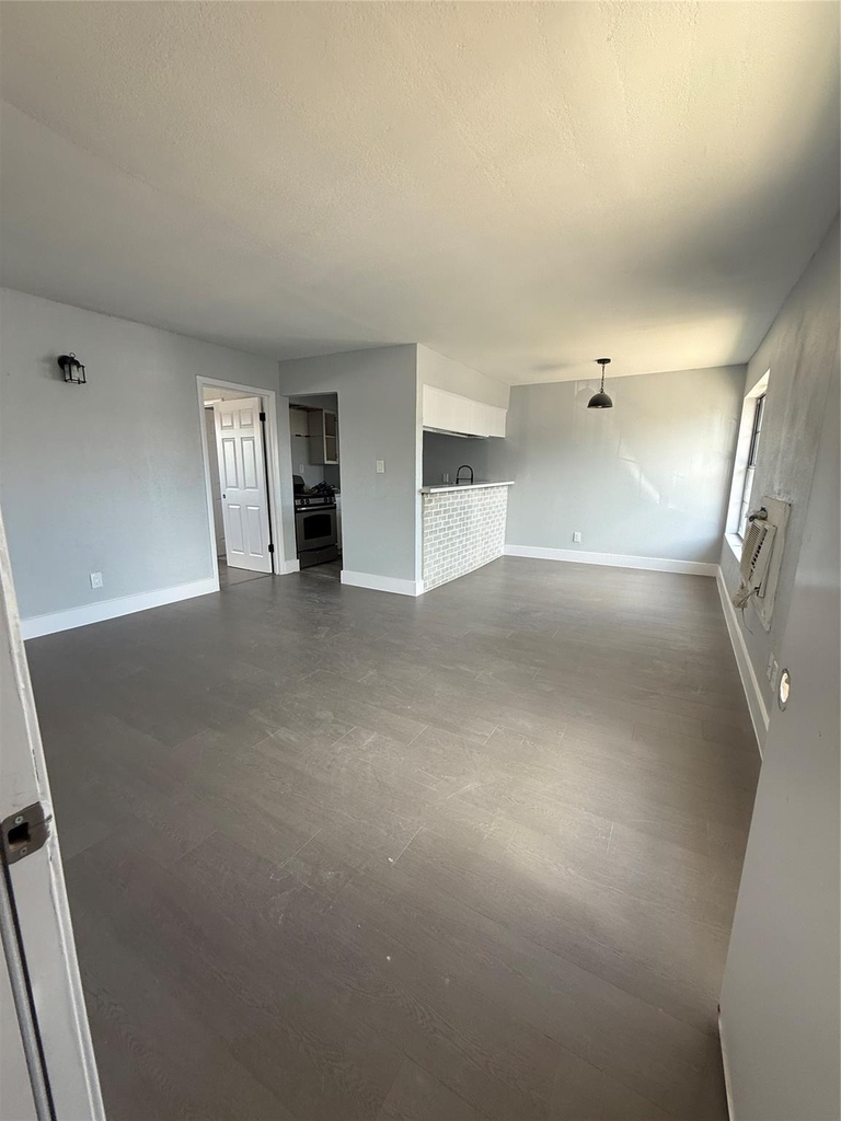 1125 Ann Street - Photo 0