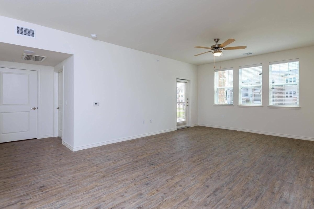 4100 N Parkdale Drive - Photo 7