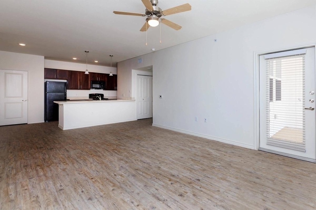 4100 N Parkdale Drive - Photo 8